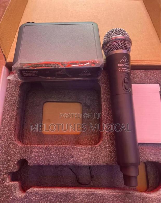 Behringer Ultralink Ulm300mic High-Performance Wireless Microphone · Photo 3