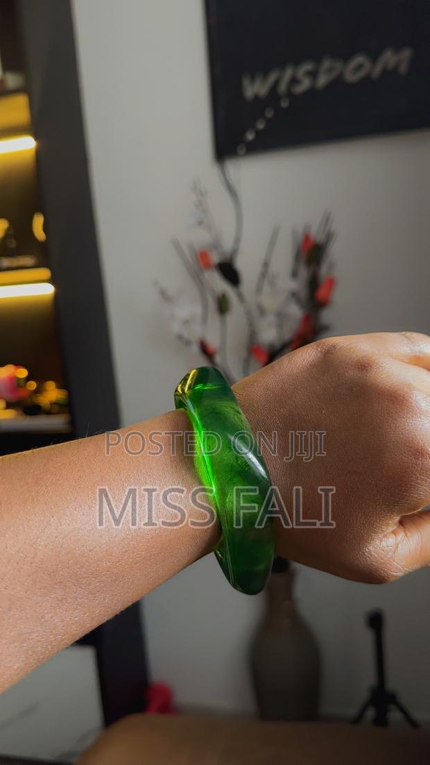 Light and Deep Green Resin Bangles · Photo 3