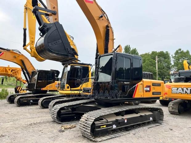 Excavator for Rent · Photo 1