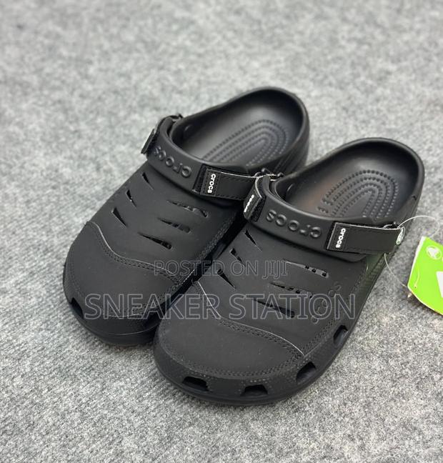 Casual Crocs Slides Black · Photo 2