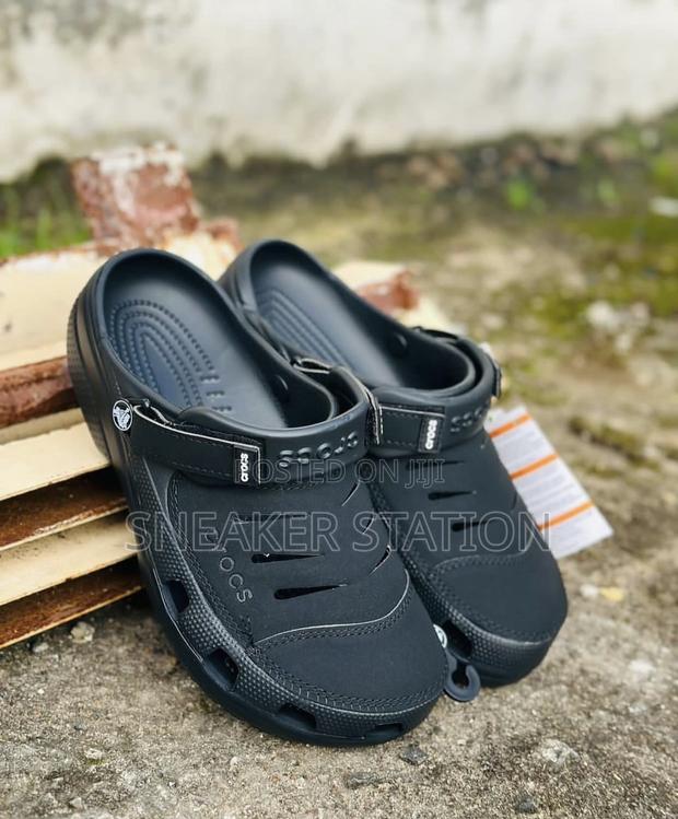 Casual Crocs Slides Black · Photo 1