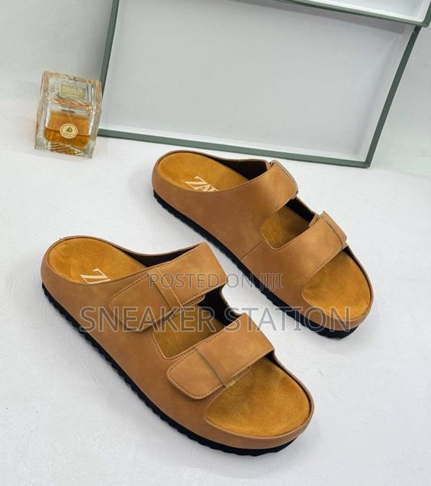 Authentic Zara Men’S Slides · Photo 2