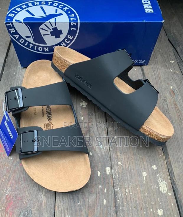 Black Birkenstock Arizona Slides · Photo 2
