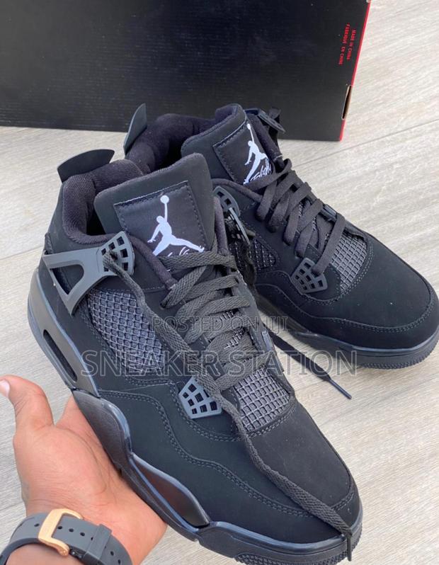 Air Jordan 4 Black Cat Available · Photo 2