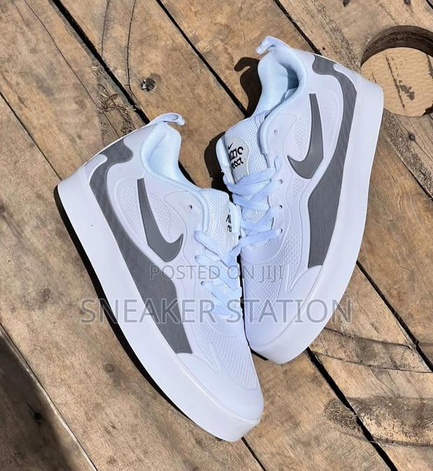 Original Nike React Sneakers White · Photo 1