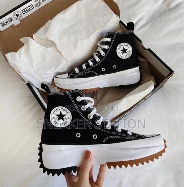Converse Unisex Run Star Hike Sneaker · Photo 1