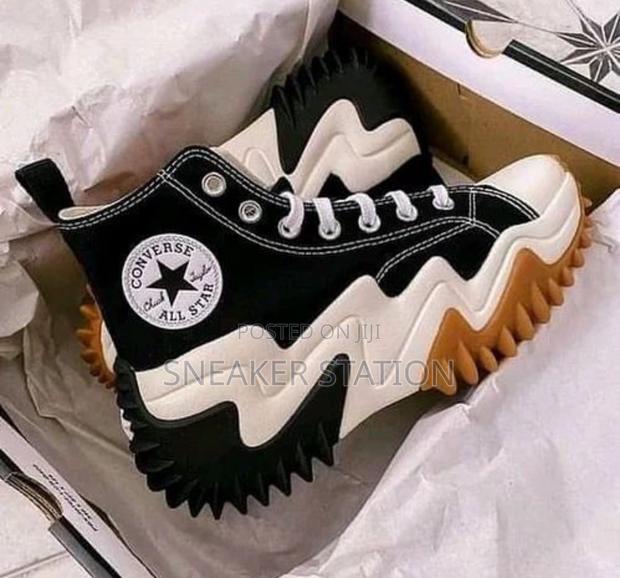 Converse Run Star High Tops Sneaker · Photo 1