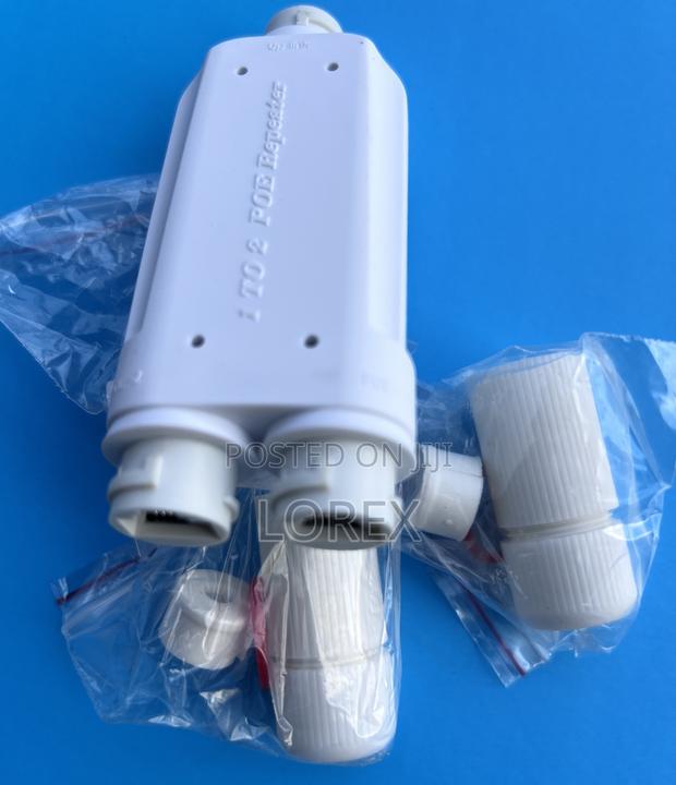 Poe Repeater Extender 1 in 2out · Photo 2