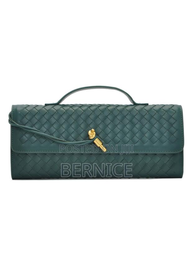 Elegant Woven Clutch – Available in All Colors · Photo 4