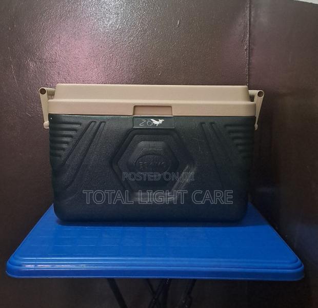 Three Set Swiss Eskimo Ice Chest · Photo 5