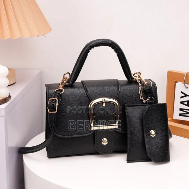 Classic Handbag · Photo 6