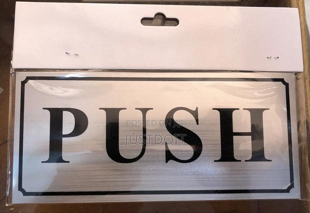 Push / Pull Door Sign · Photo 1