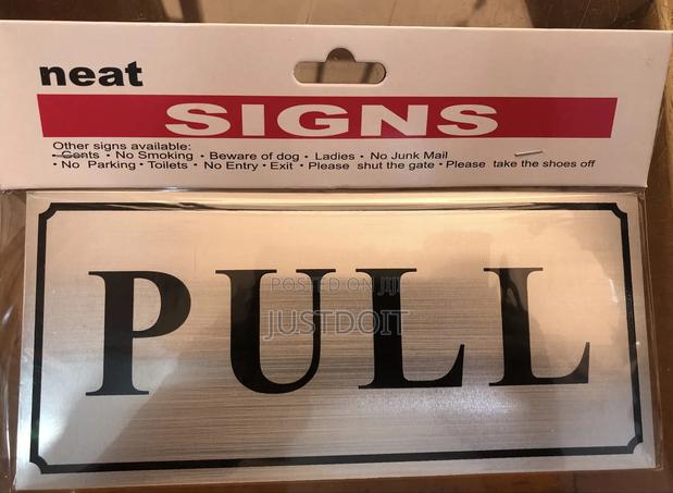 Push / Pull Door Sign · Photo 2
