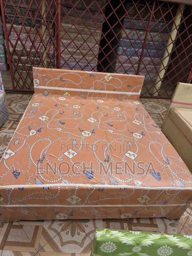 Queen Size Bed Complete · Photo 2