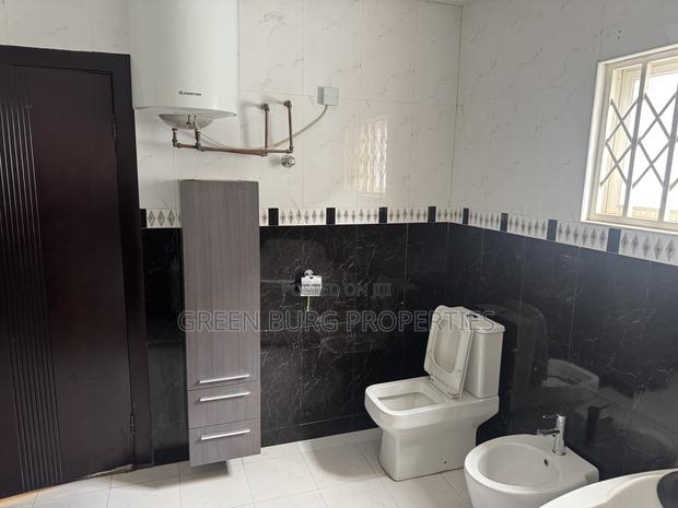 4bdrm Townhouse / Terrace in Cantonments for rent · Photo 5