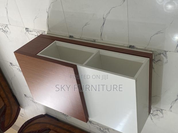 Laminated Board Centre Table · Photo 1