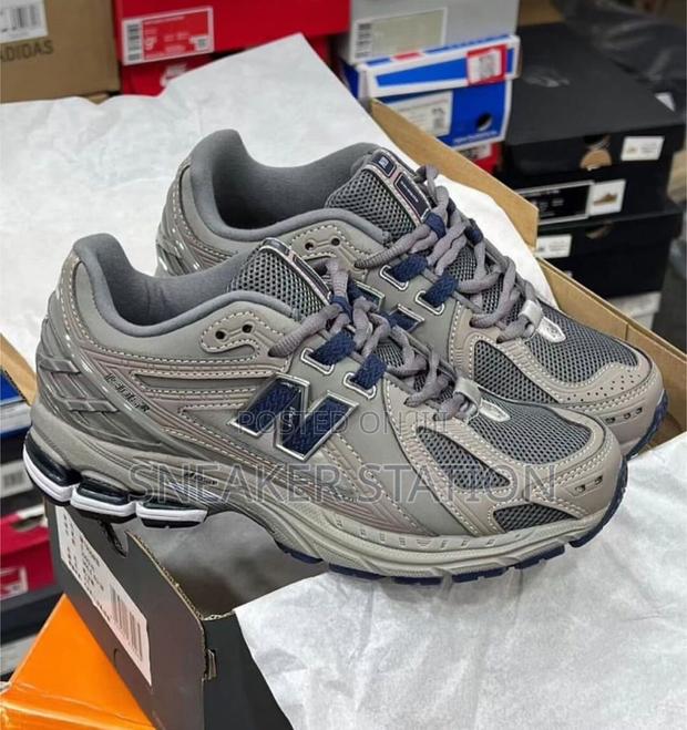 New Balance 1906r Grey Available · Photo 1