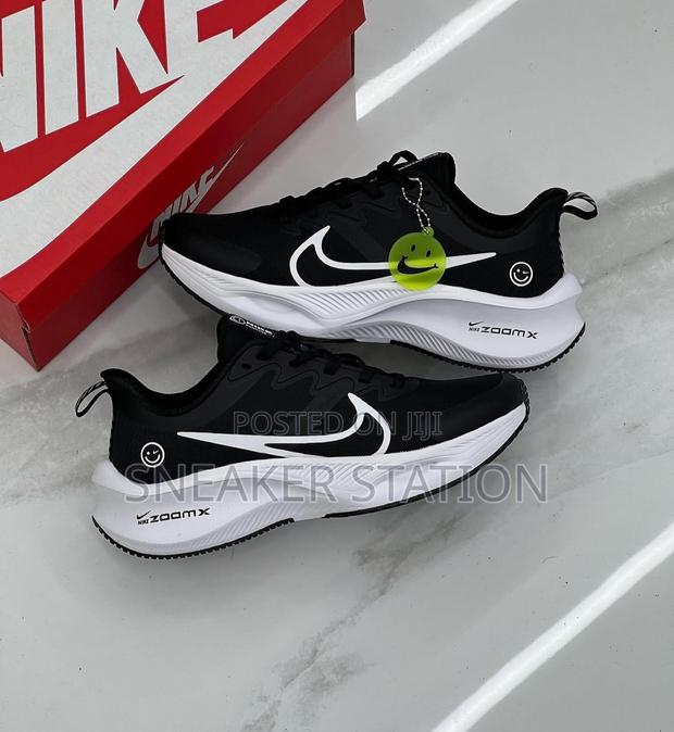 Nike Zoom Runner Black/White · Photo 1