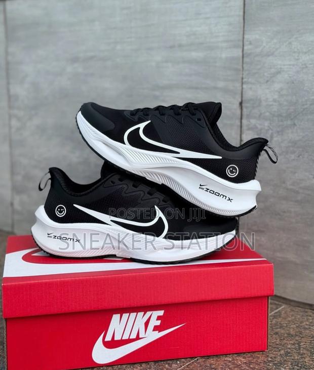 Nike Zoom Runner Black/White · Photo 2