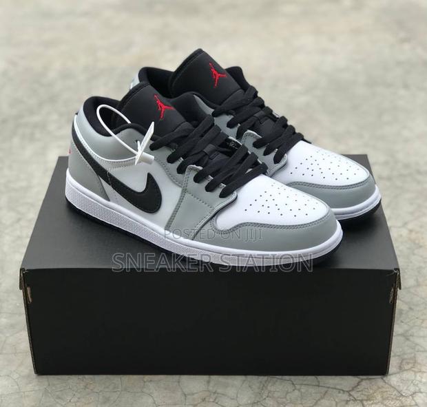 Air Jordan 1 Low Light Smoke Grey · Photo 1