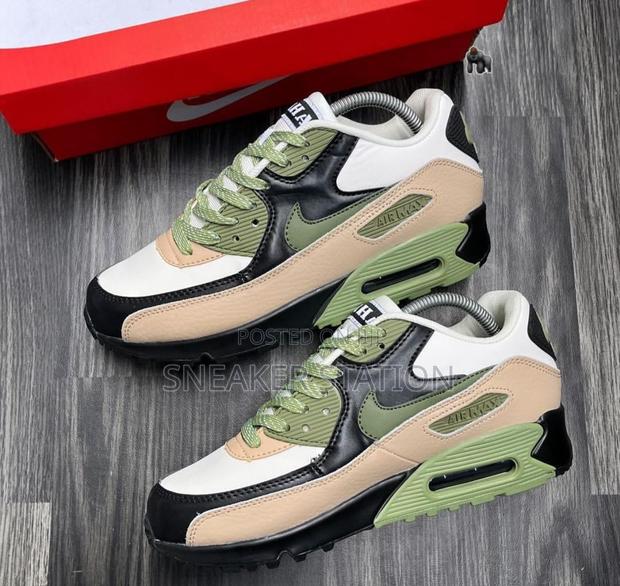 Air Max 90 Surplus Lahar Escape · Photo 2