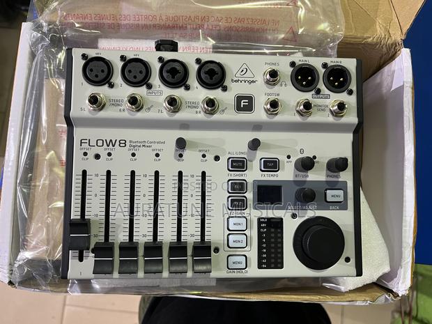 Behringer Flow 8 Mixer · Photo 3