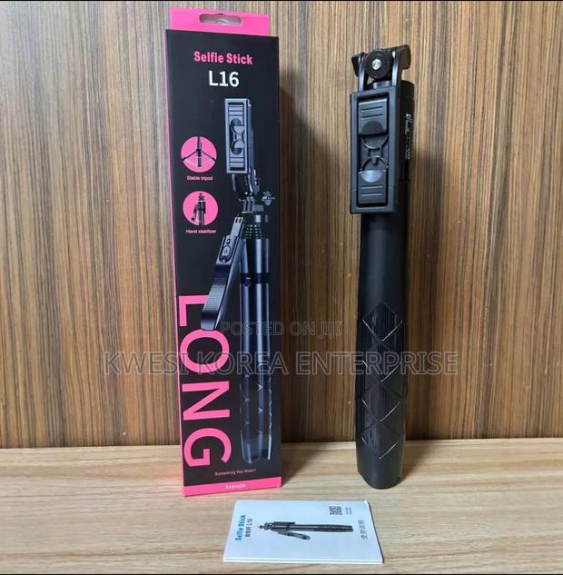 L16 Tripod Stand and Selfie Stick · Photo 2