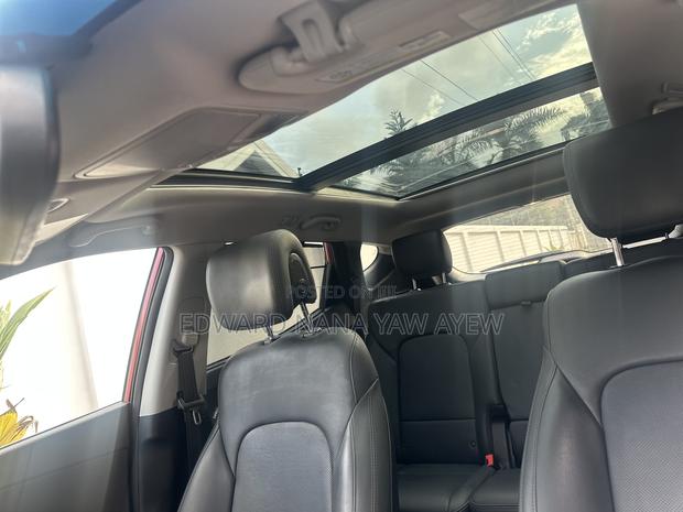 Hyundai Santa Fe SE Ultimate AWD 2017 Red · Photo 7