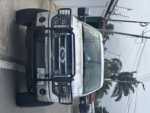Ford F-150 Lariat 2011 Silver · Photo 2