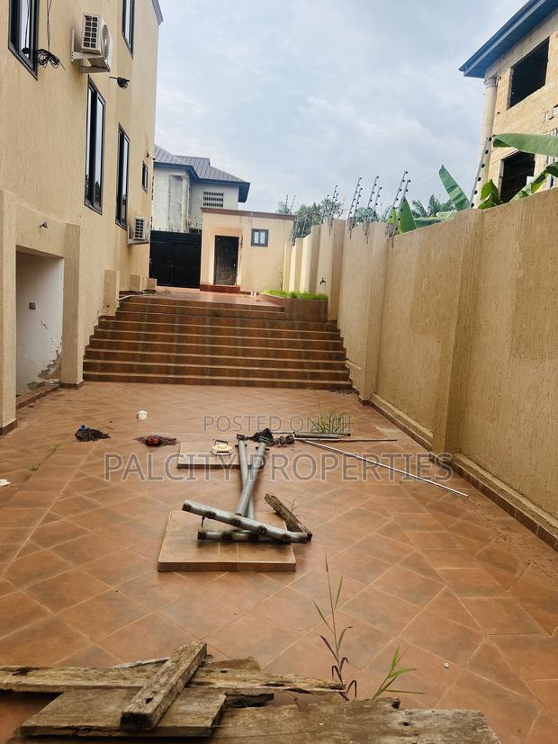 7bdrm House in Palcity Estate, Kumasi Metropolitan for sale · Photo 6