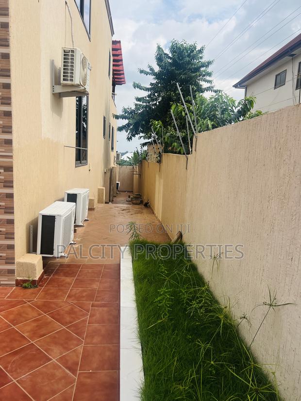 7bdrm House in Palcity Estate, Kumasi Metropolitan for sale · Photo 5