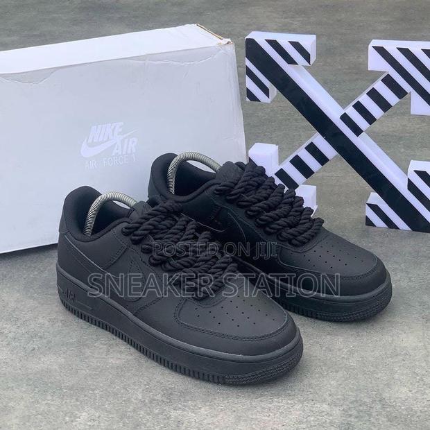 Nike Air Force 1 Big Laces Black · Photo 1
