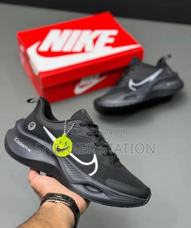 Nike Zoom X Smile Black Runner · Photo 2