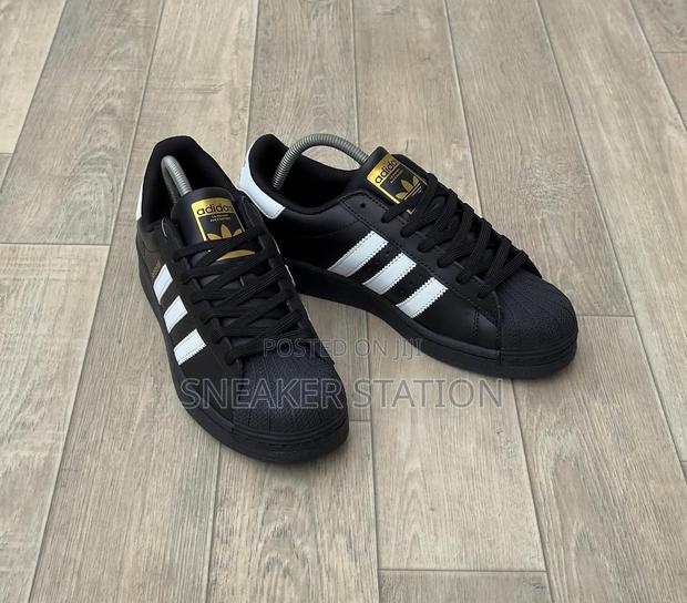 Adidas Superstar Black/White · Photo 2