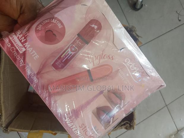 Quality Lipgloss (Better Than Matte) Artskin · Photo 5