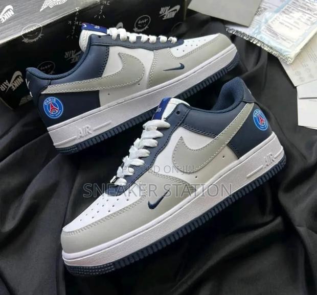 Nike Air Force 1 Paris Sneaker · Photo 2