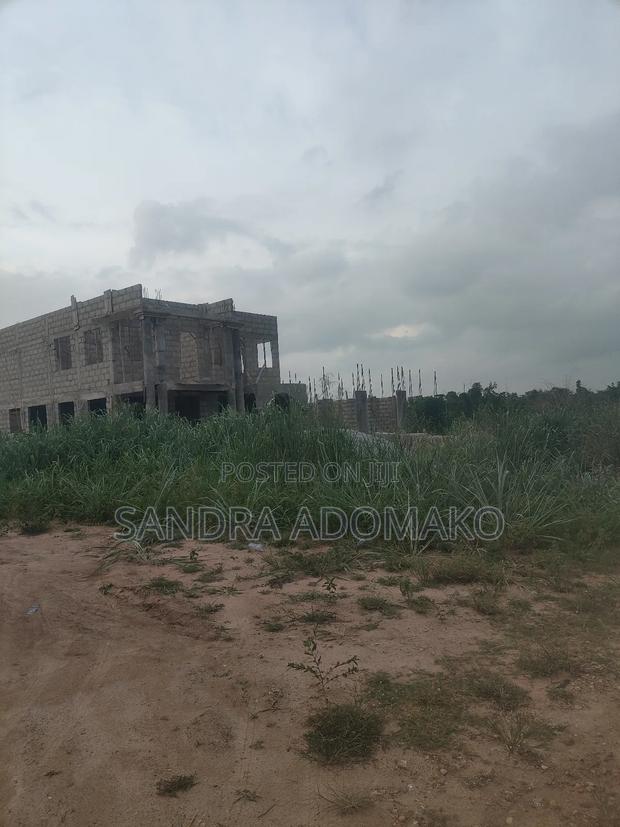 Litigation Free Full Plot Forsale at Appiadu · Photo 5