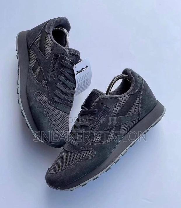 Reebok Classic Sneaker Available · Photo 2