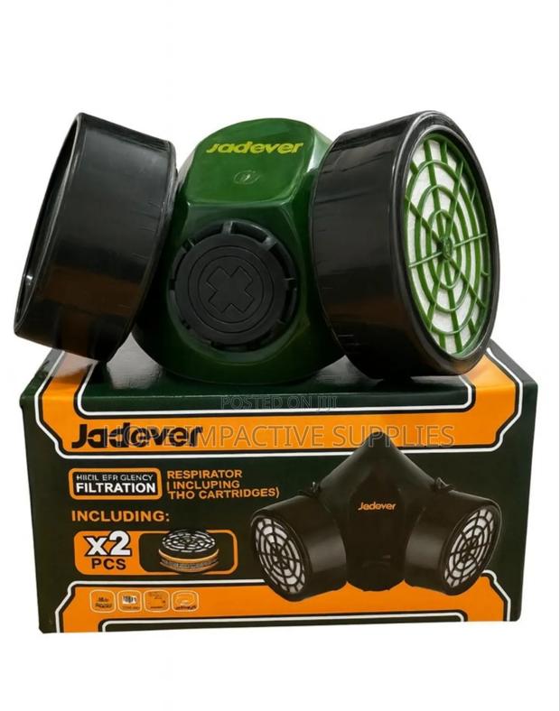 Quality Chemicals Respirator With 2 Cartridges. · Photo 1