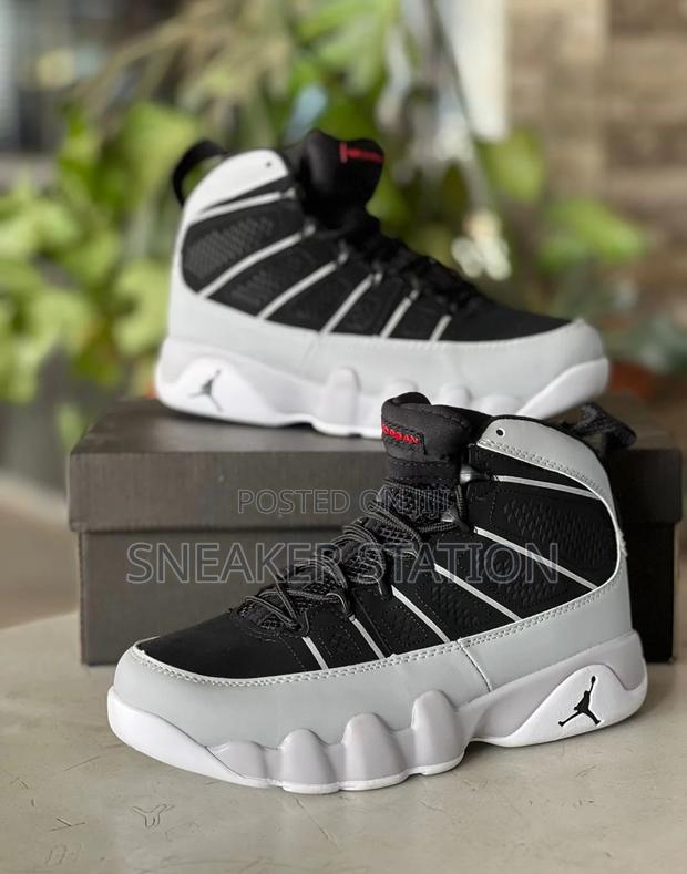 Air Jordan Retro 9 Particle Grey · Photo 1