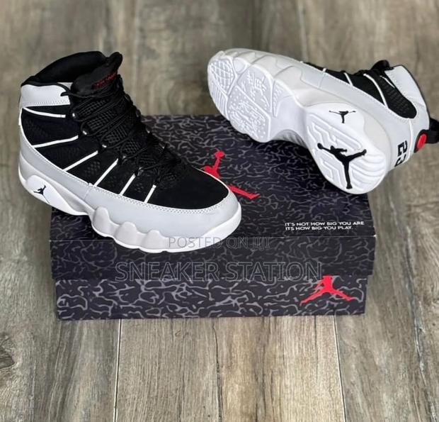 Air Jordan Retro 9 Particle Grey · Photo 2