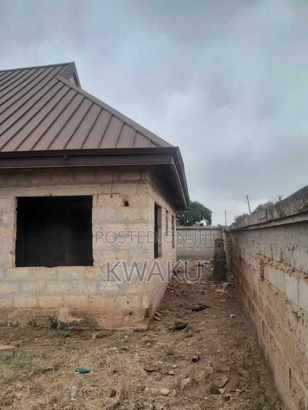 8bdrm House in Kumasi Metropolitan for sale · Photo 8