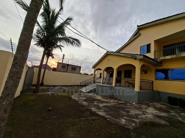 7-Bedroom House for Sale · Photo 3