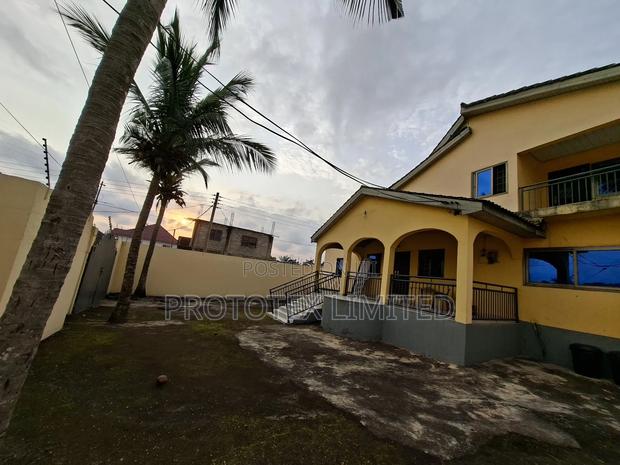 7-Bedroom House for Sale · Photo 4