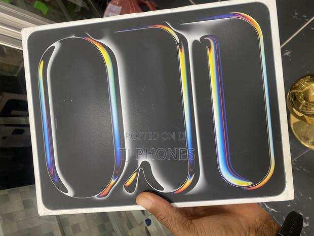 New Apple iPad Pro 13 (2024) 256 GB Black · Photo 1