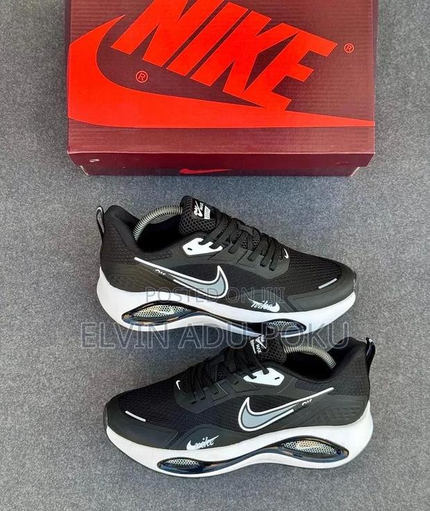Nike Air Max Zoom Sneaker In Different Colours , Swipe >>>> · Photo 4