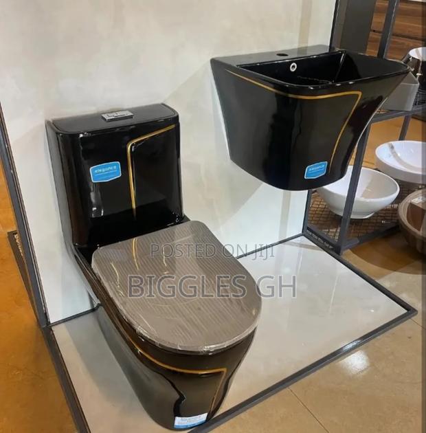 Black and Gold Wc With Basin Complete · Photo 1