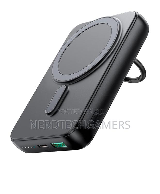 Joyroom Jr-W050 20w Magnetic Ring Holder Wireless Charging Power Bank · Photo 4