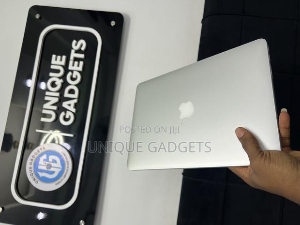 Laptop Apple MacBook Pro 2015 8GB Intel Core I5 SSD 128GB · Photo 4