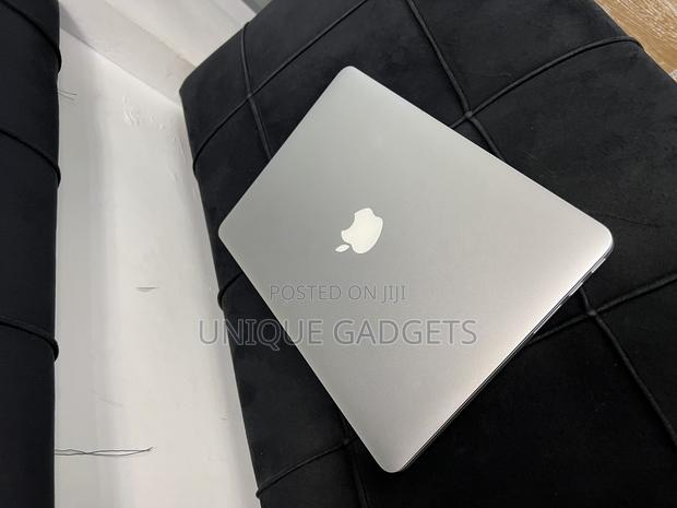 Laptop Apple MacBook Pro 2015 8GB Intel Core I5 SSD 256GB · Photo 4